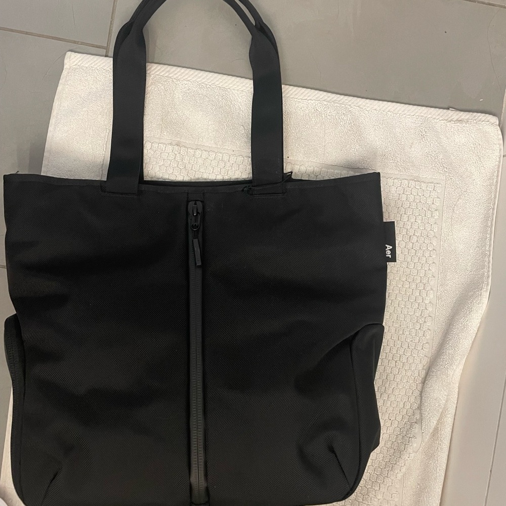 Aer Gym Black Tote Bag - Picture 2 of 3
